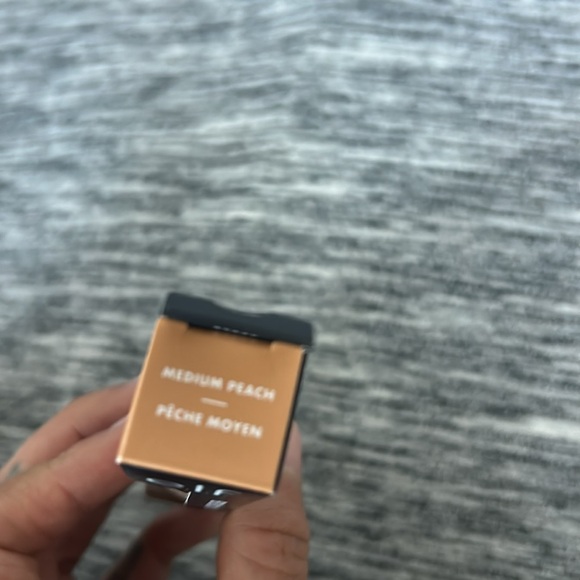 Elf full coverage concealer medium peach - Picture 2 of 3